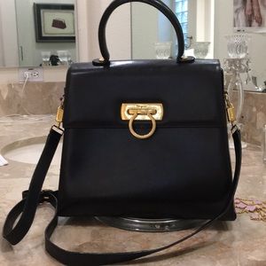 Salvador Ferrigamo gancini blk leather hanndbag